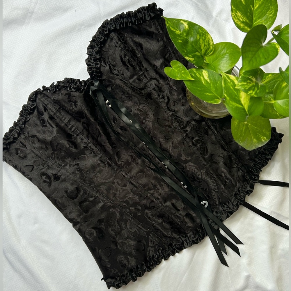 Black lace corset size XL